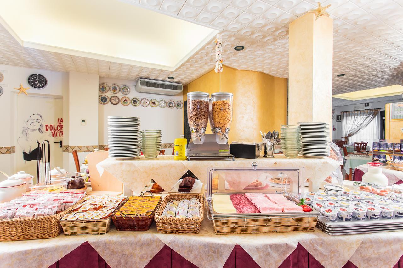 Hotel Dolcevita Cesenatico Oda fotoğraf